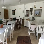 Harom Huszar Konukevi