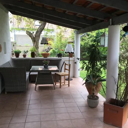 Harom Huszar 3* Koveskal